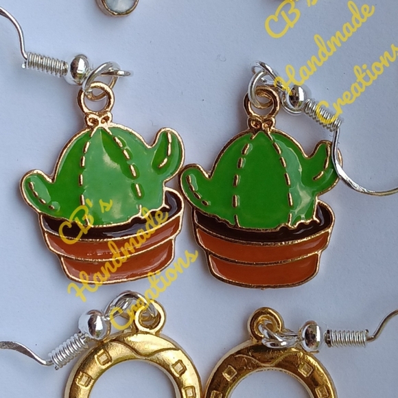 Cow Head Earrings - Picture 3 of 4